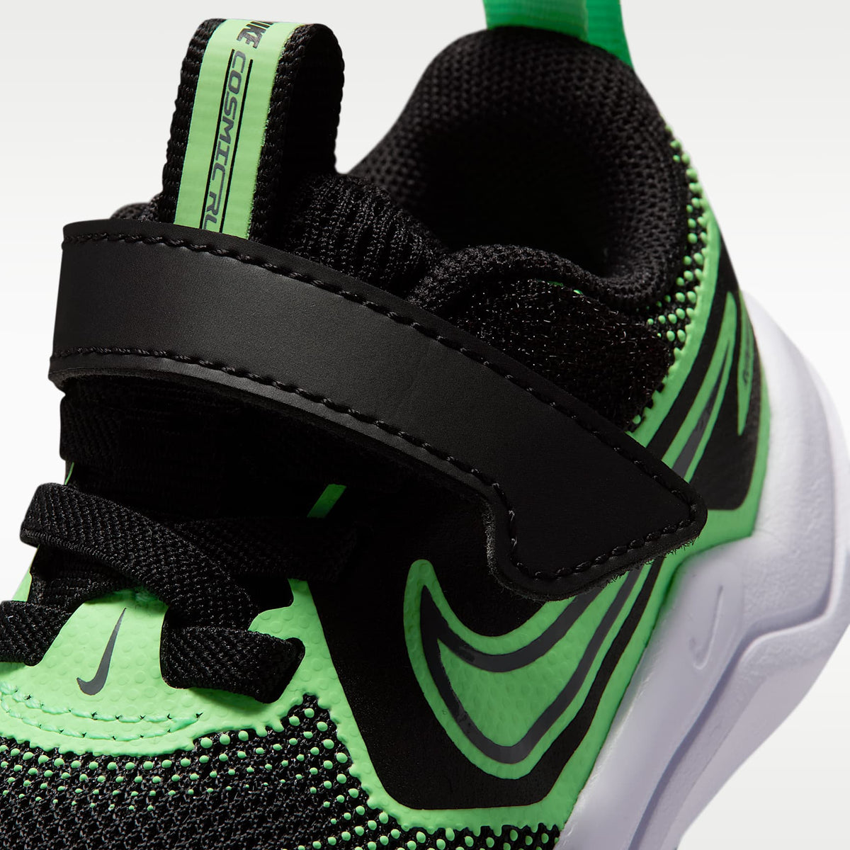 Nike Cosmic Runner – Negro/Verde ilusión/Gris azulado – vista 7