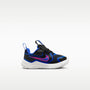Nike Cosmic Runner – Negro/Hiperroyal/Blanco cumbre/Carmesí brillante – vista 3