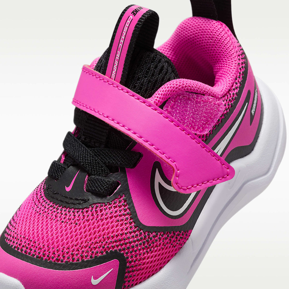 Nike Cosmic Runner – Fucsia láser/Negro/Blanco – vista 7