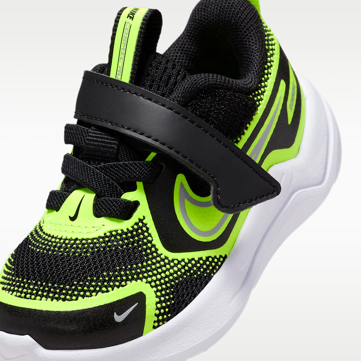 Nike Cosmic Runner – Negro/Volt/Gris lobo – vista 7