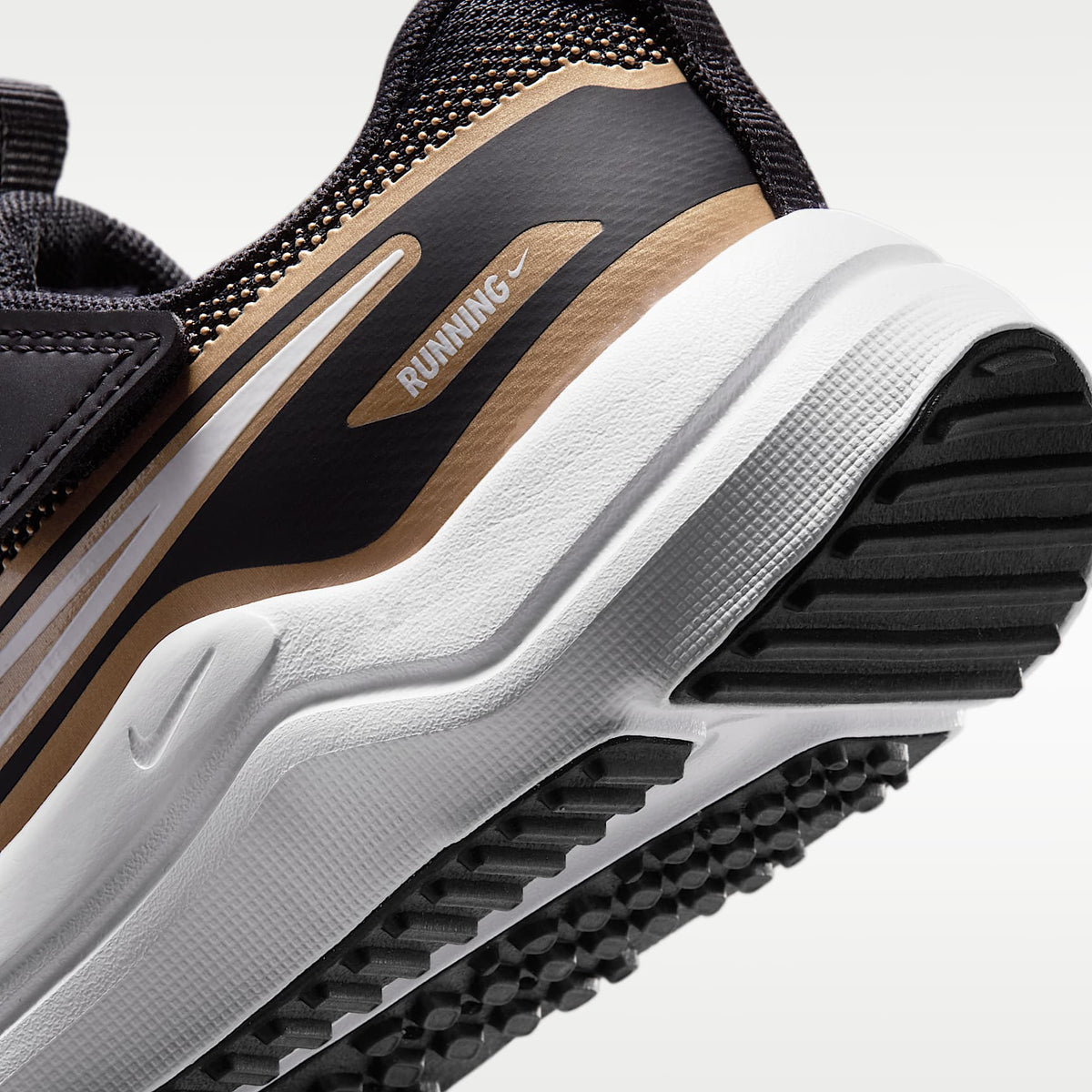 Nike Cosmic Runner SE – Negro/Difuso/Blanco – vista 8