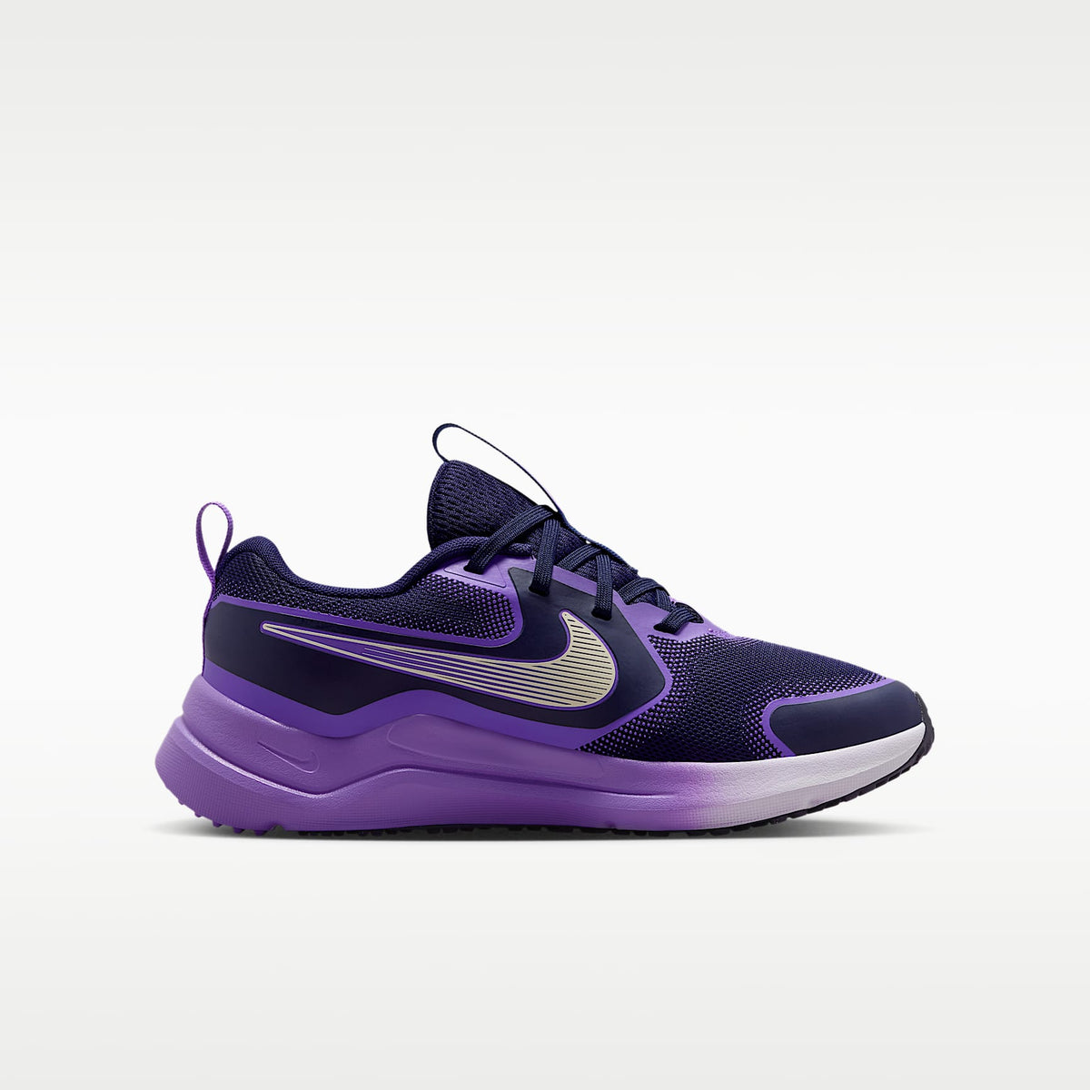 Nike Cosmic Runner – Azul oscuro/Violeta brillante/Leche de coco – vista 3