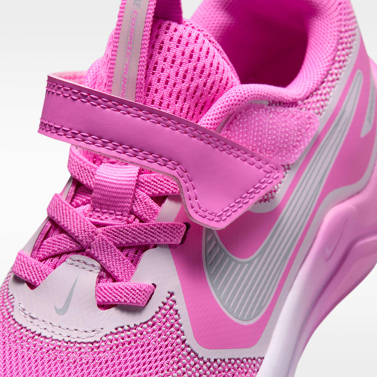 Nike Cosmic Runner Swoosh – Rosa alegre/Lila desteñido/Negro – vista 7