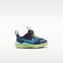 Nike Cosmic Runner – Pasa oscuro/Azul universitario/Blanco/Lima líquida claro – vista 3