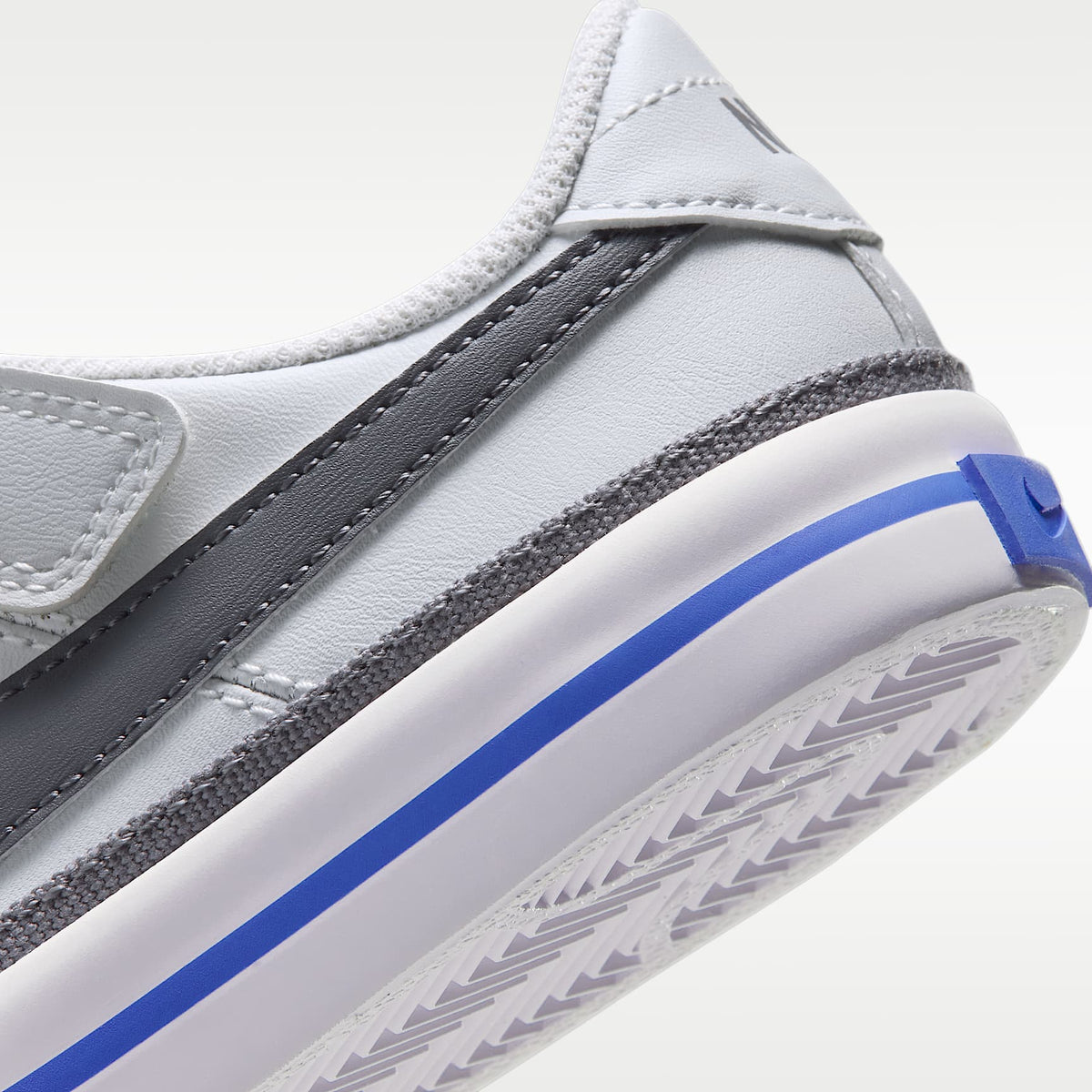 Nike Court Legacy – Blanco cáscara de huevo/Azul cristalino/Blanco/Punta de Lápiz – vista 8