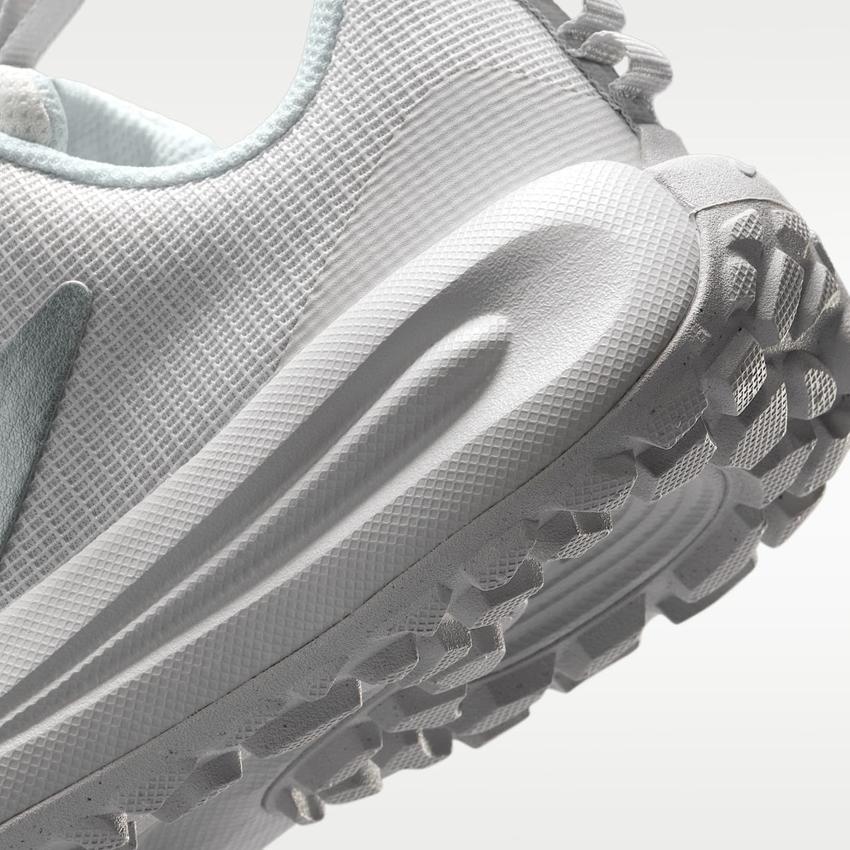 Nike Cross Turf – Polvo fotón/Gris vasto/Plata metalizado – vista 8