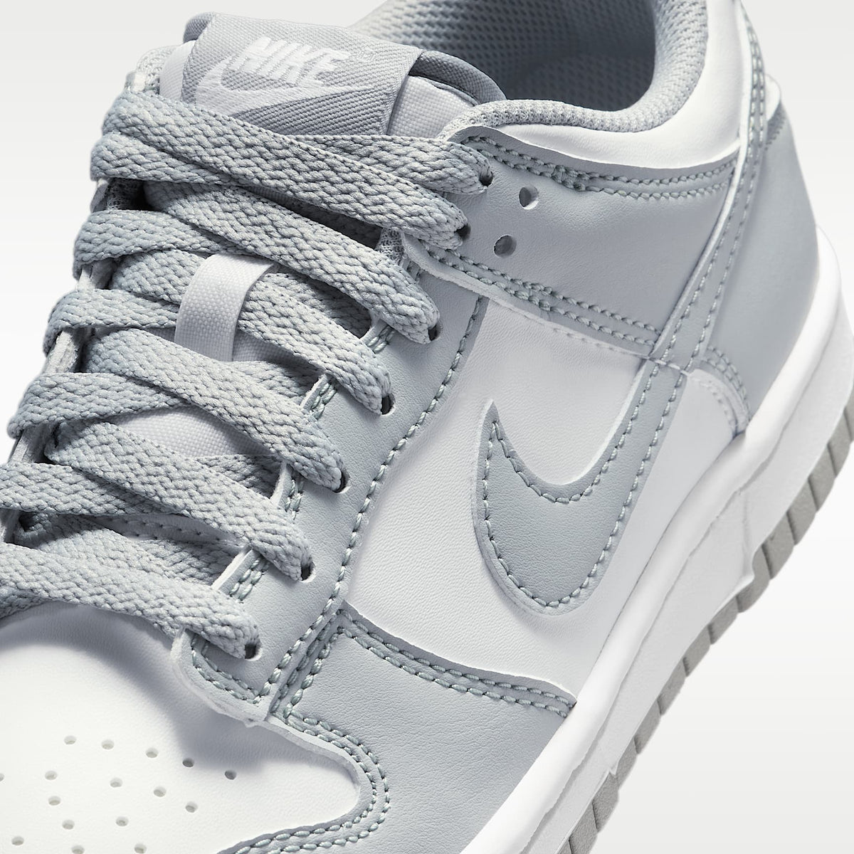 Nike Dunk Low – Blanco/Blanco/Gris humo claro – vista 7