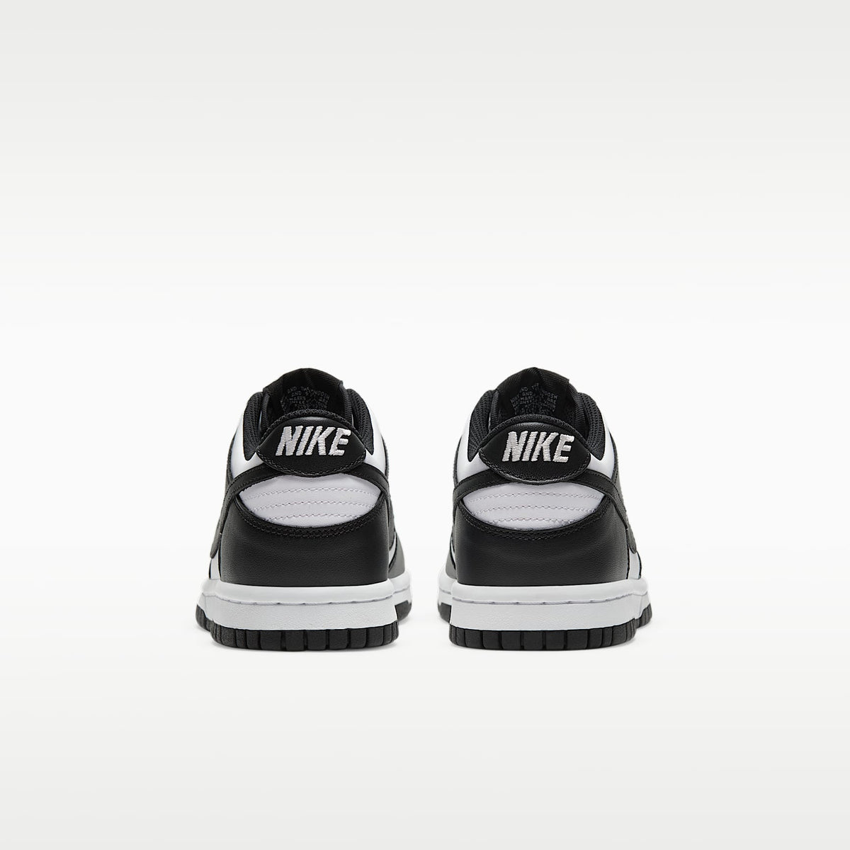 Nike Dunk Low – Blanco/Blanco/Negro – vista 6