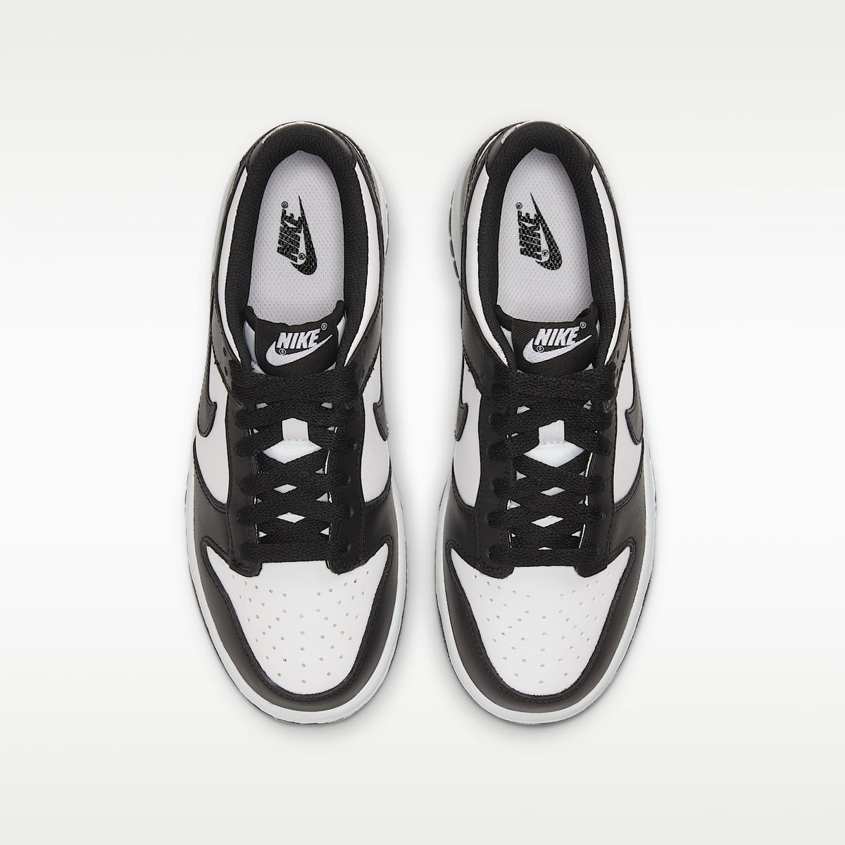 Nike Dunk Low – Blanco/Blanco/Negro – vista 4