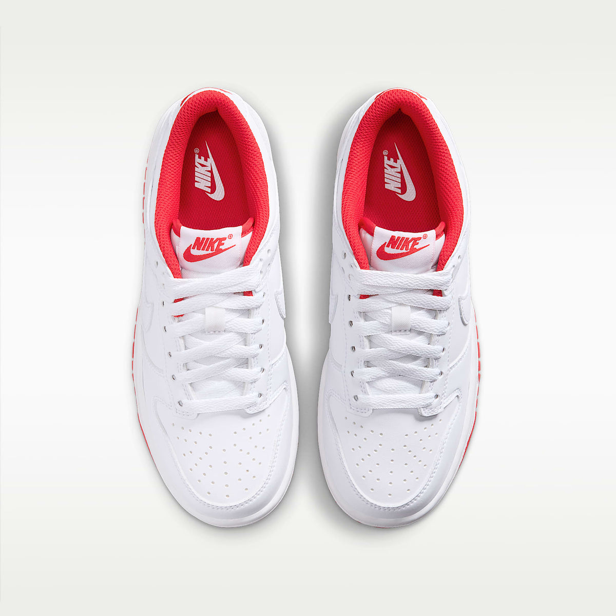 Nike Dunk Low – Blanco/Rojo universitario/Blanco – vista 4