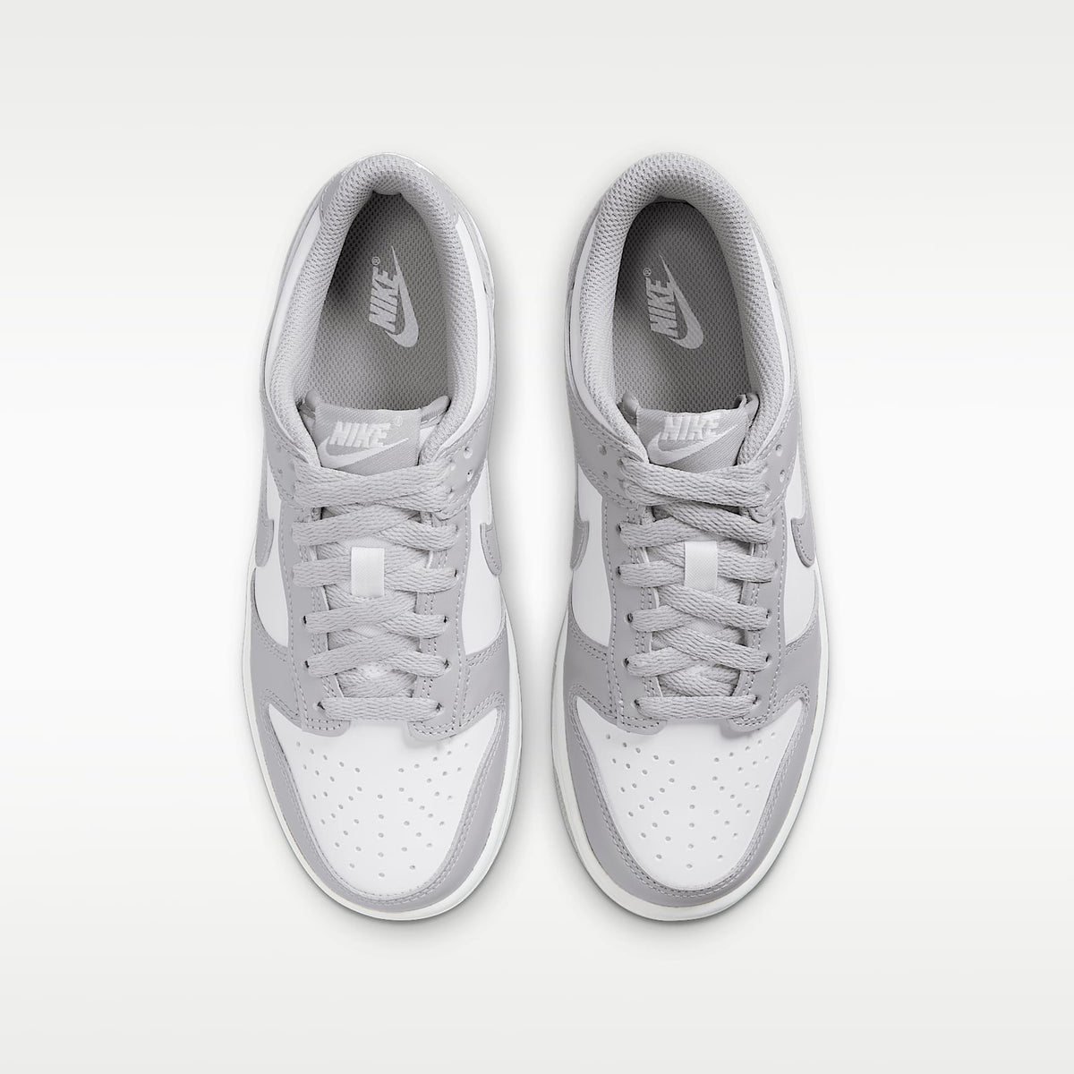 Nike Dunk Low – Blanco/Blanco/Gris humo claro – vista 4