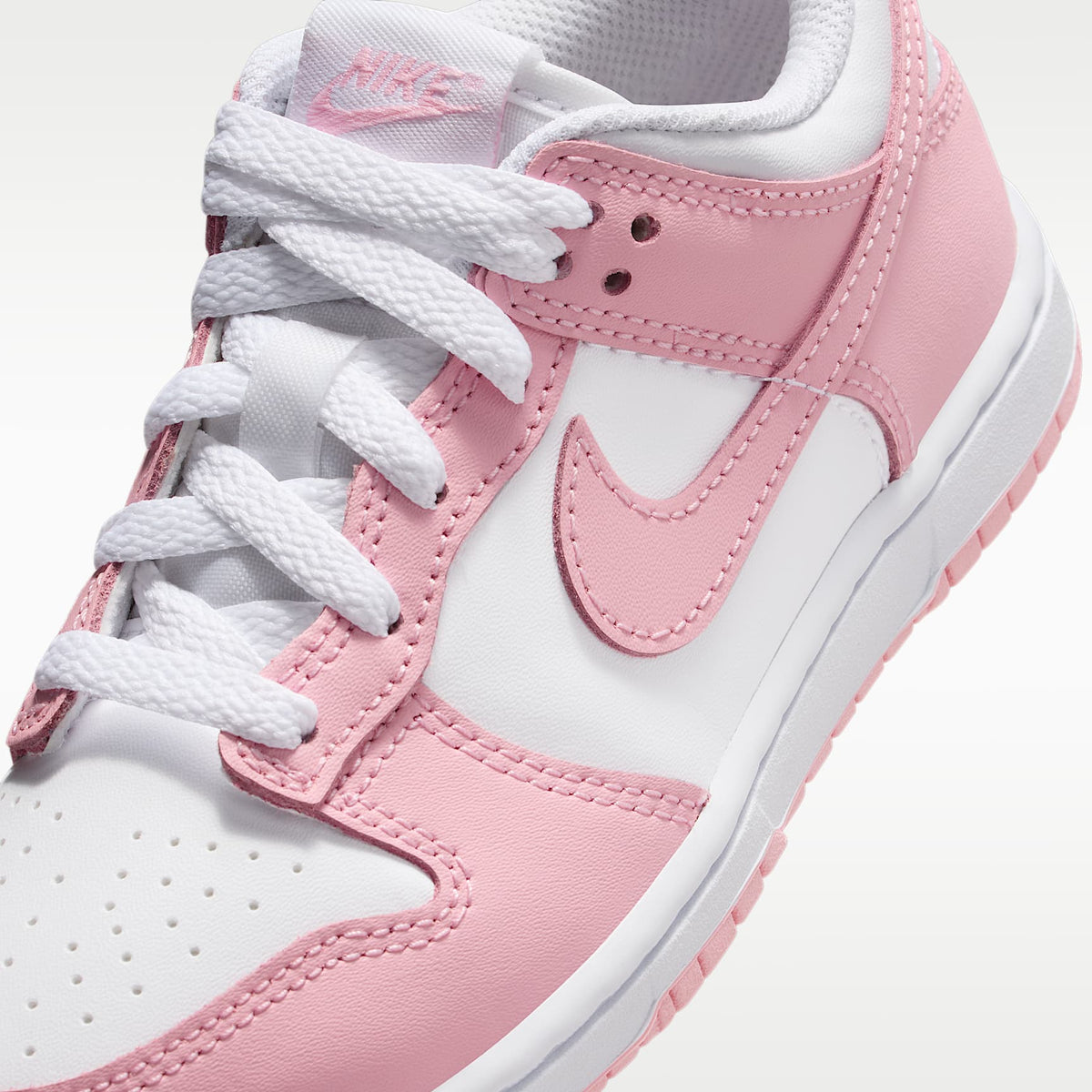 Nike Dunk Low – Blanco/Blanco/Blanco/Rosa suave medio – vista 7