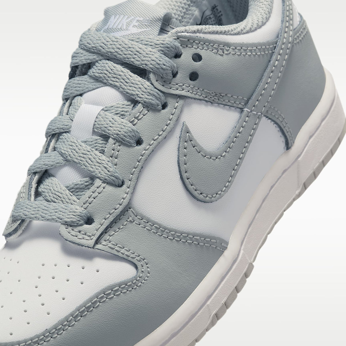 Nike Dunk Low – Blanco/Blanco/Gris humo claro – vista 7