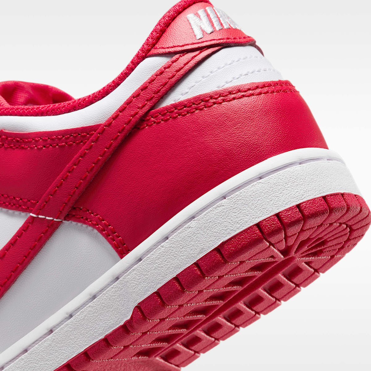 Nike Dunk Low – Blanco/Rojo/Rojo universitario – vista 8