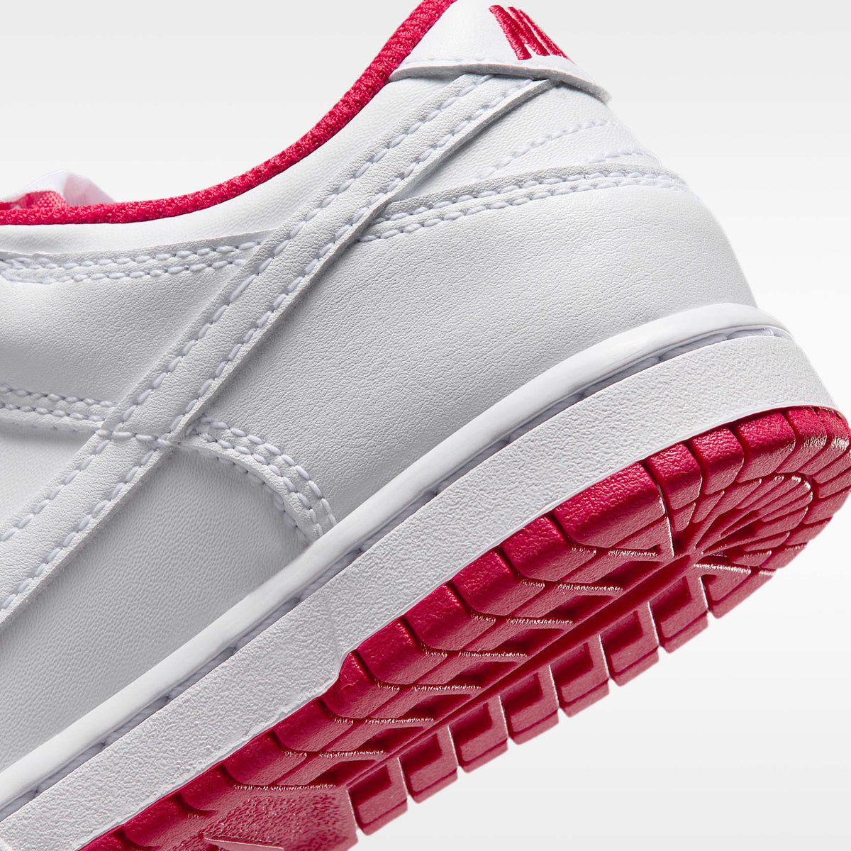Nike Dunk Low – Blanco/Rojo universitario/Blanco – vista 8