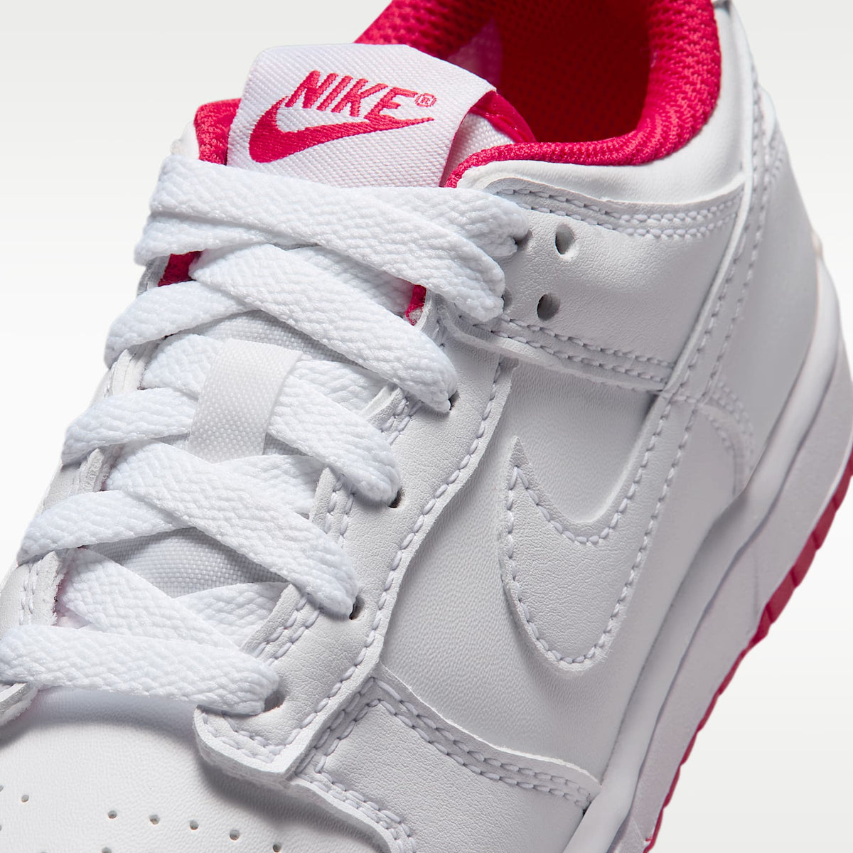 Nike Dunk Low – Blanco/Rojo universitario/Blanco – vista 7