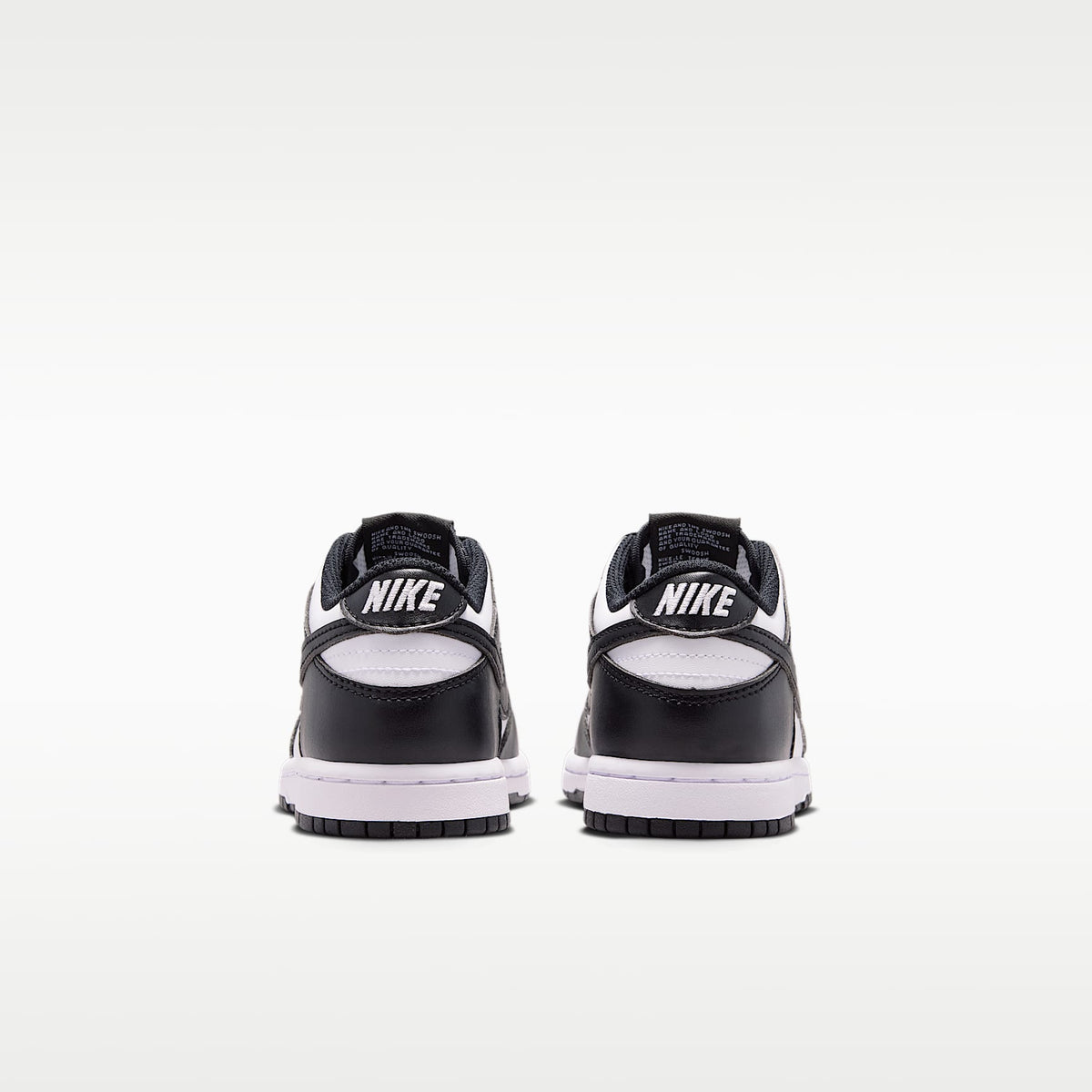 Nike Dunk Low – Blanco/Blanco/Negro – vista 6