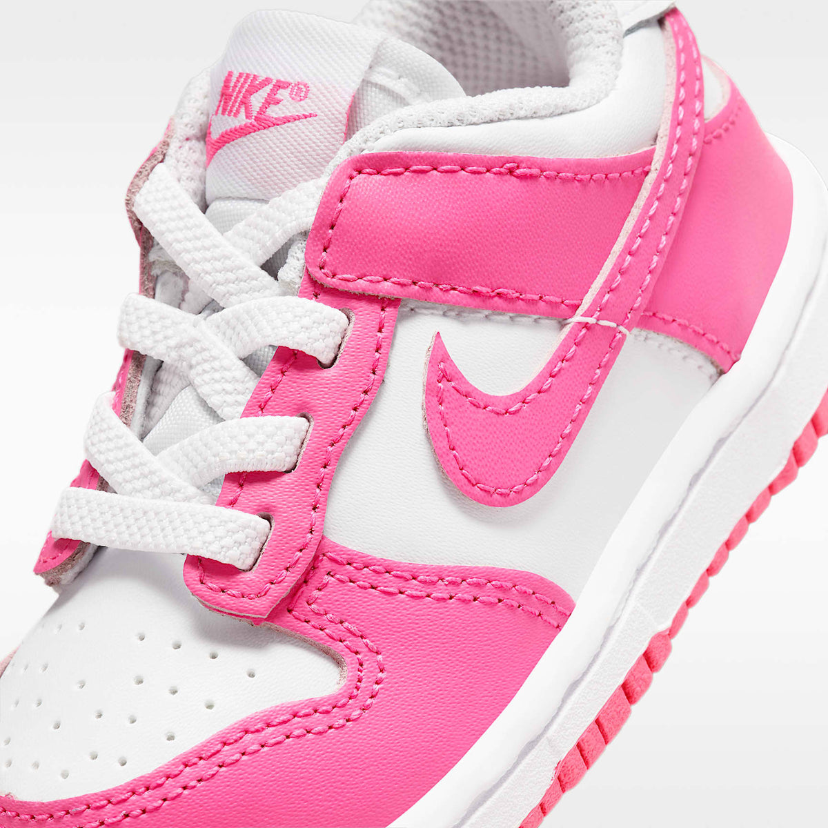 Nike Dunk Low – Blanco/Rosa/Fucsia láser – vista 7