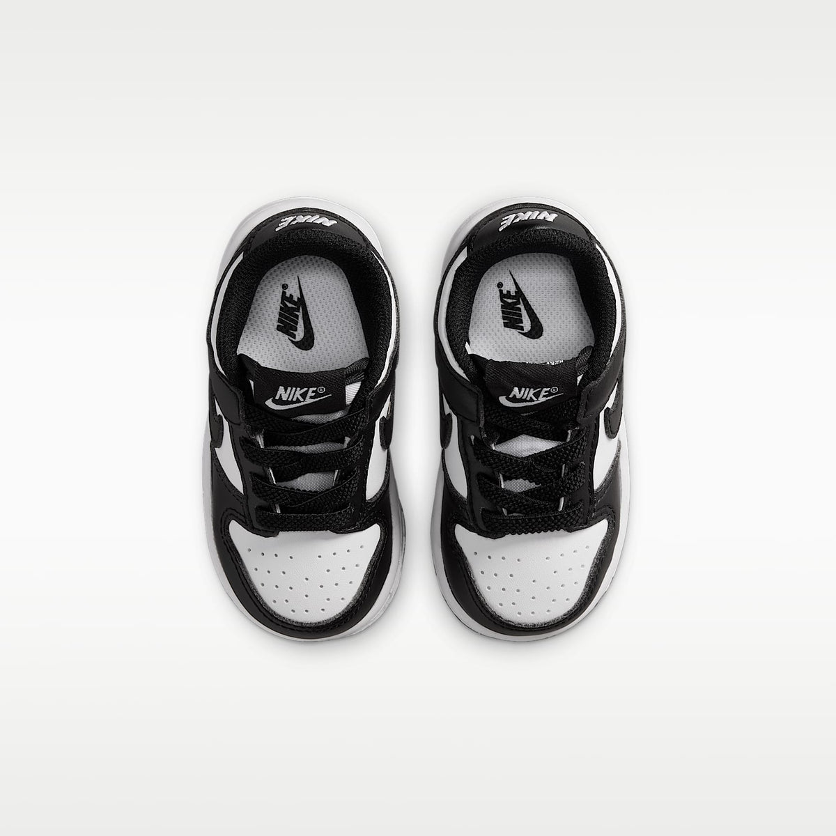 Nike Dunk Low – Blanco/Blanco/Negro – vista 4