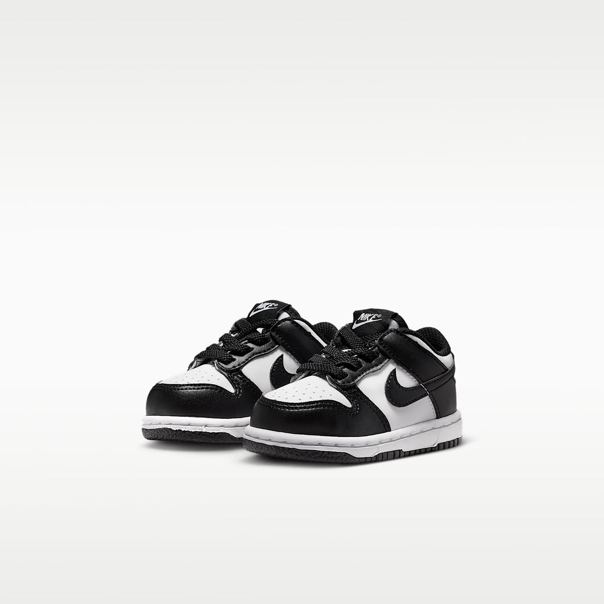 Nike Dunk Low – Blanco/Blanco/Negro – vista 5