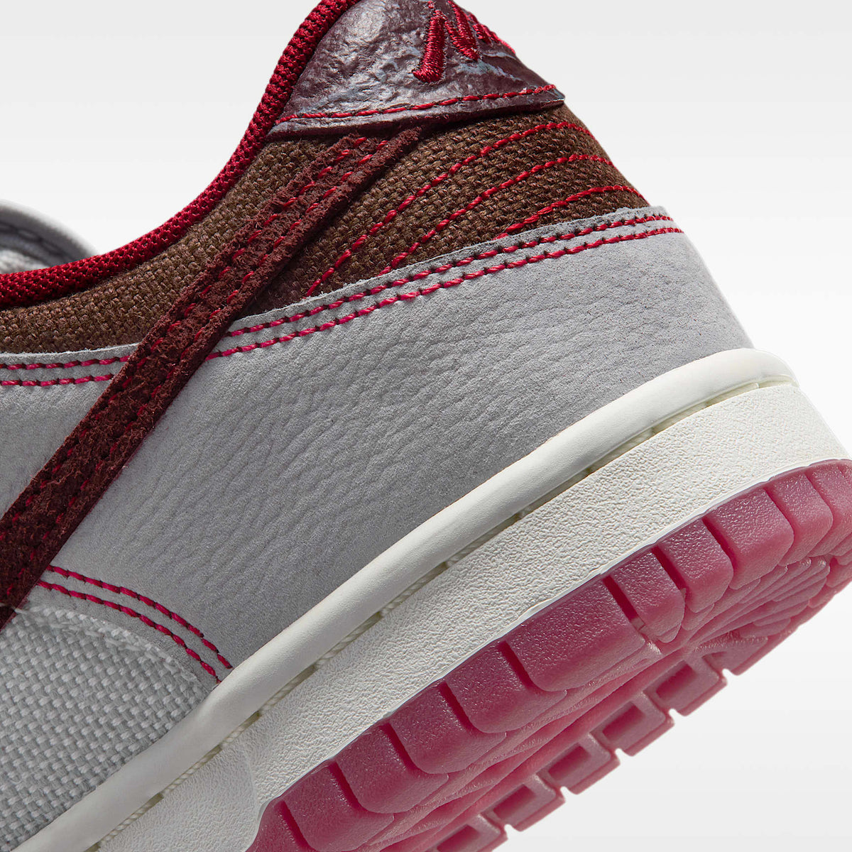 Nike Dunk Low LV8 1 – Platino puro/Gris lobo/Rojo team/Burdeos enérgico – vista 8