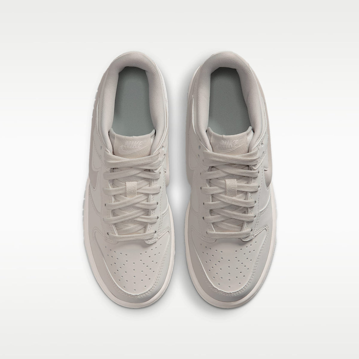 Nike Dunk Low LV8 – Vela/Leche de coco/Plata claro/Hueso claro – vista 4