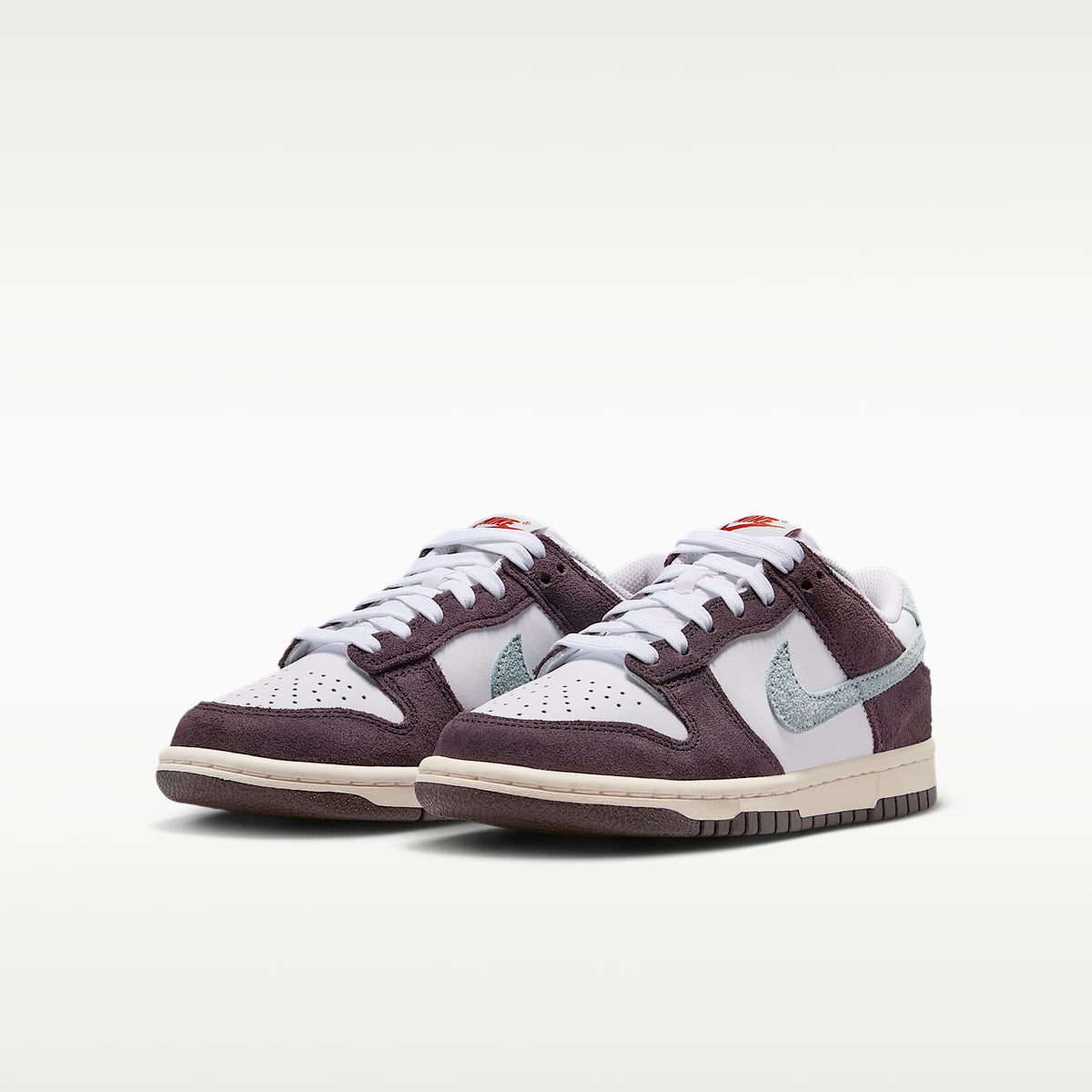 Nike Dunk Low SE – Blanco/Burdeos ceniza/Carmesí team/Azul glacial – vista 5