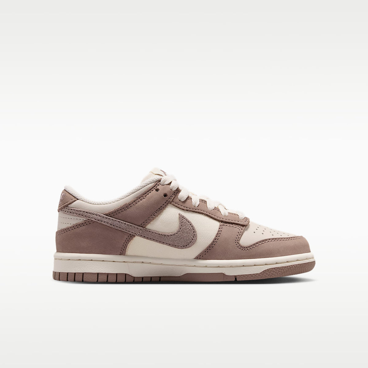 Nike Dunk Low SE – Marfil pálido/Topo neblina – vista 3