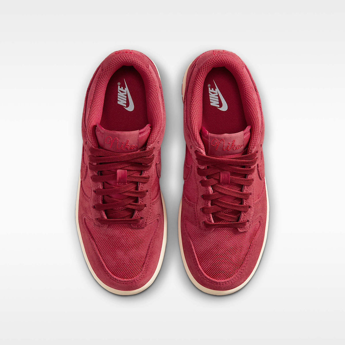 Nike Dunk Low SE – Carmesí team/Carmesí team/Duna/Carmesí team – vista 4