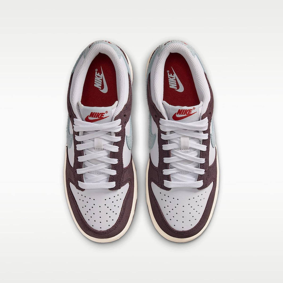 Nike Dunk Low SE – Blanco/Burdeos ceniza/Carmesí team/Azul glacial – vista 4