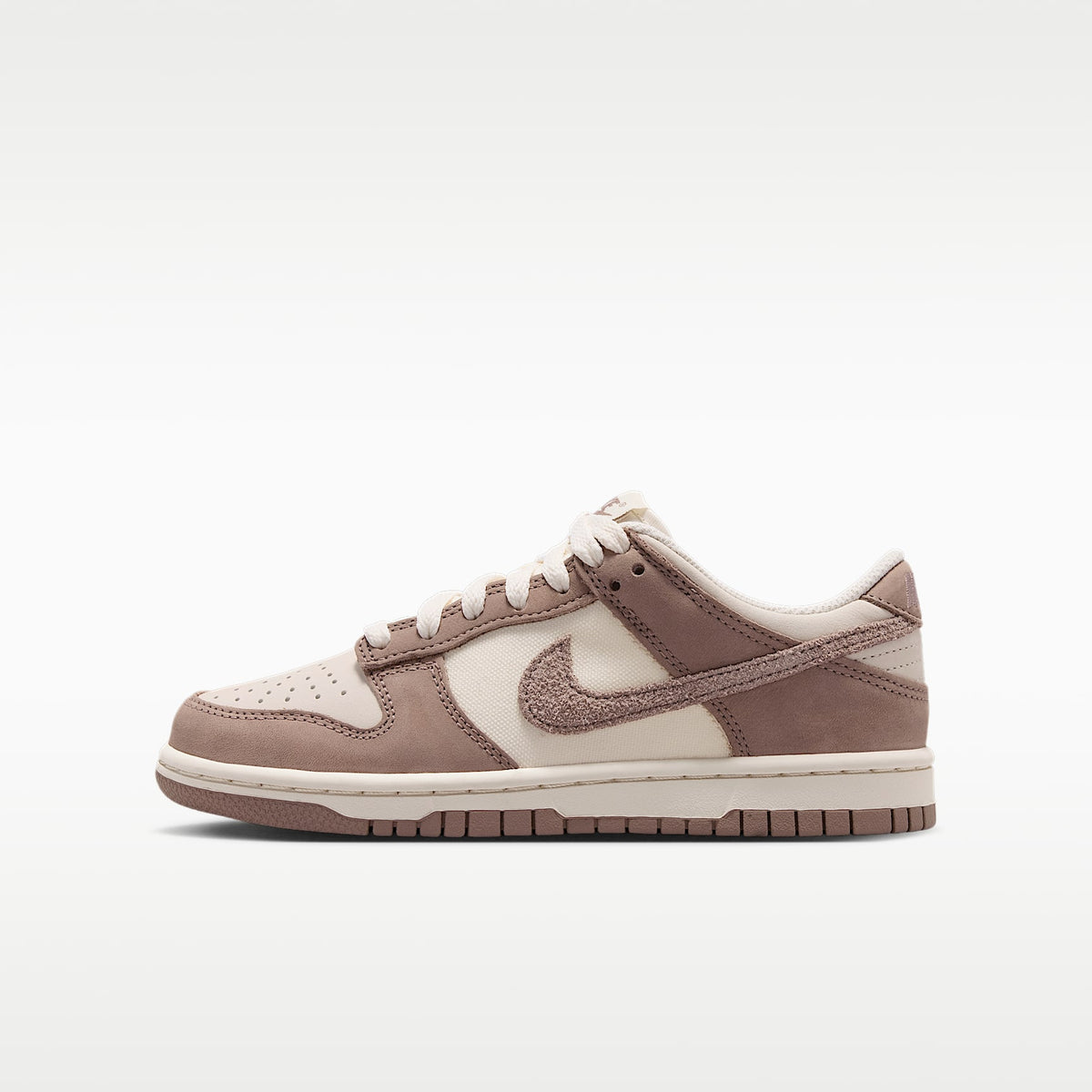 Nike Dunk Low SE – Marfil pálido/Topo neblina – vista 1