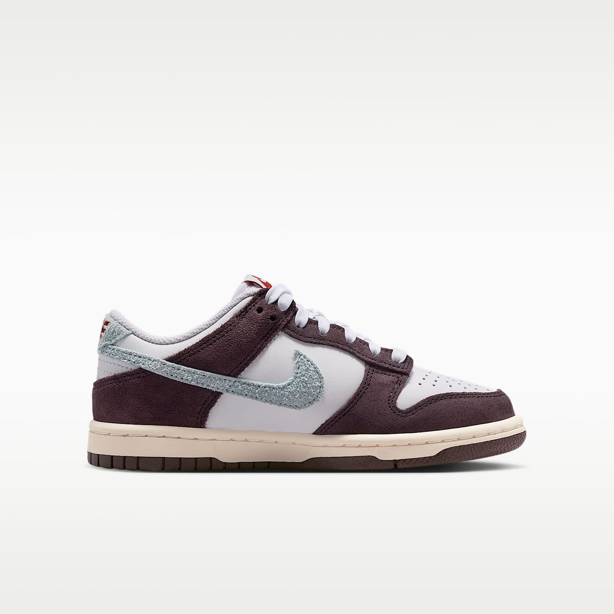 Nike Dunk Low SE – Blanco/Burdeos ceniza/Carmesí team/Azul glacial – vista 3