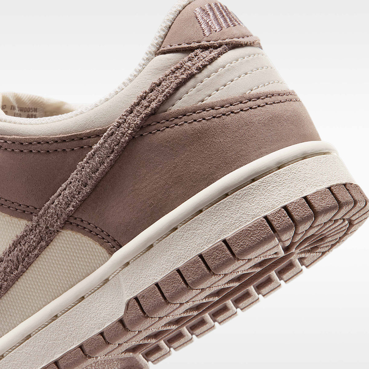 Nike Dunk Low SE – Marfil pálido/Topo neblina – vista 8