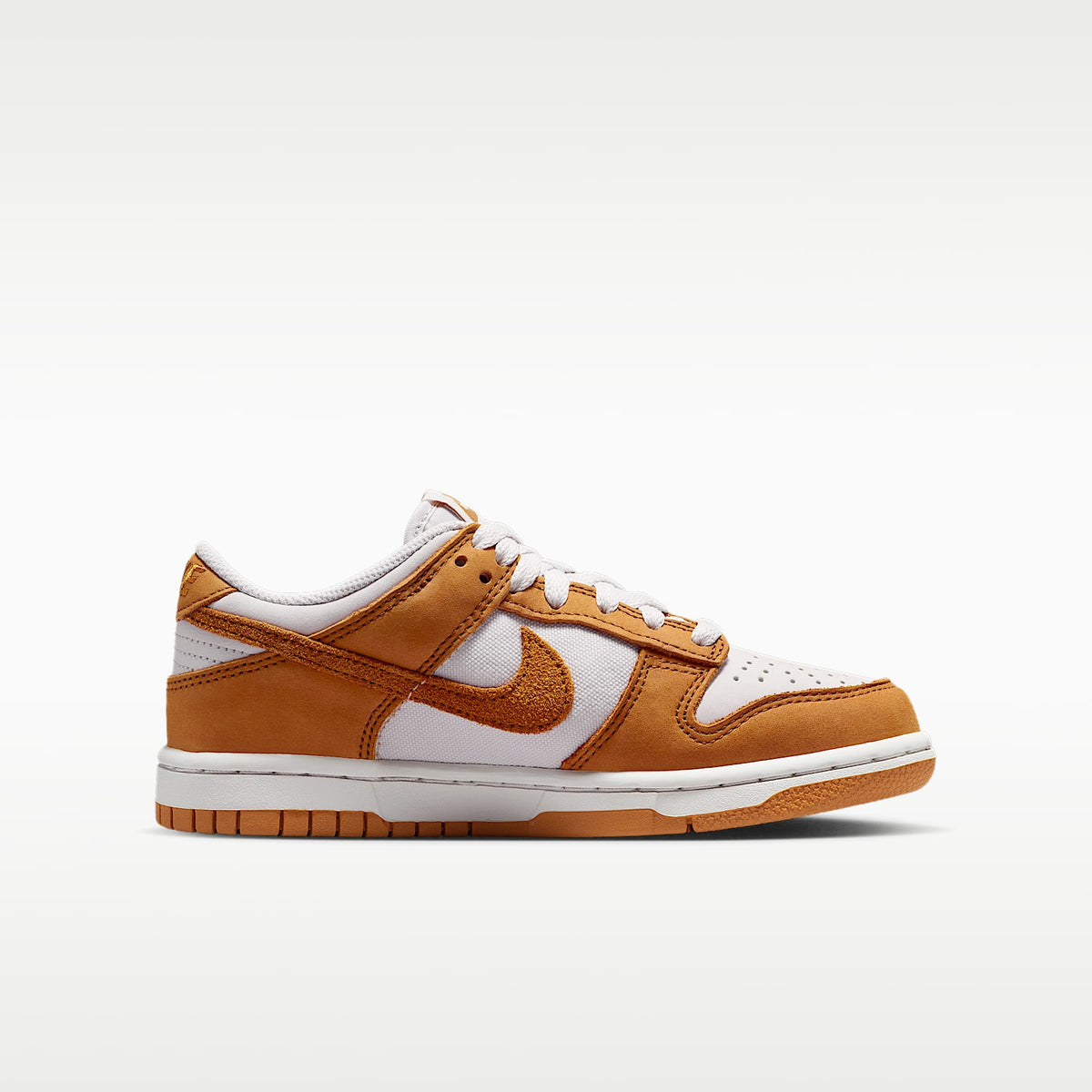 Nike Dunk Low SE – Gris vasto/Blanco/Blanco/Ocre desierto – vista 3
