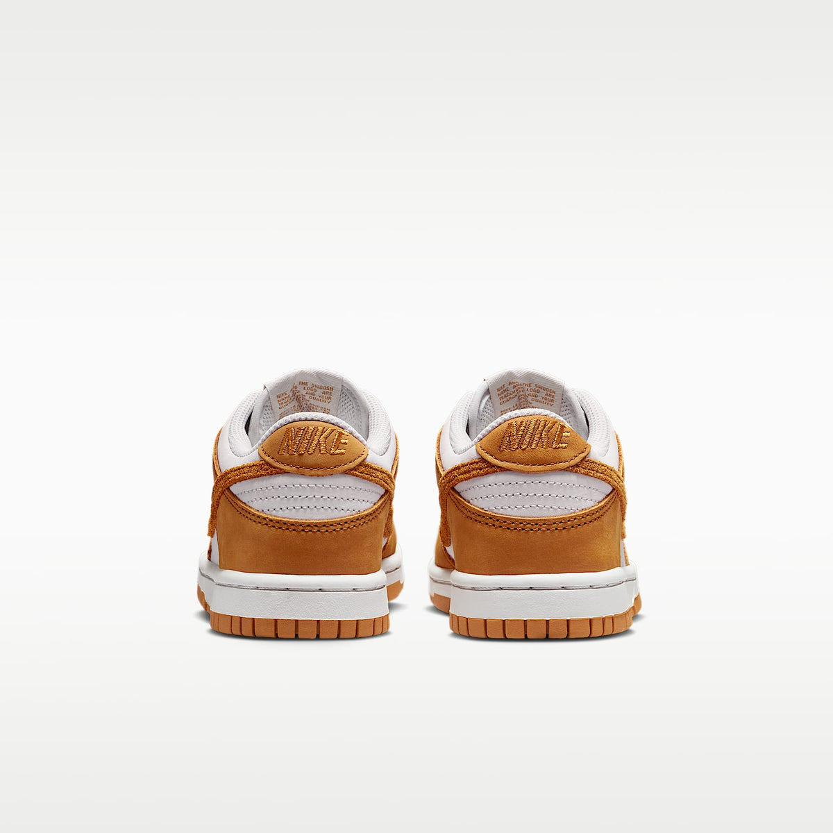 Nike Dunk Low SE – Gris vasto/Blanco/Blanco/Ocre desierto – vista 6