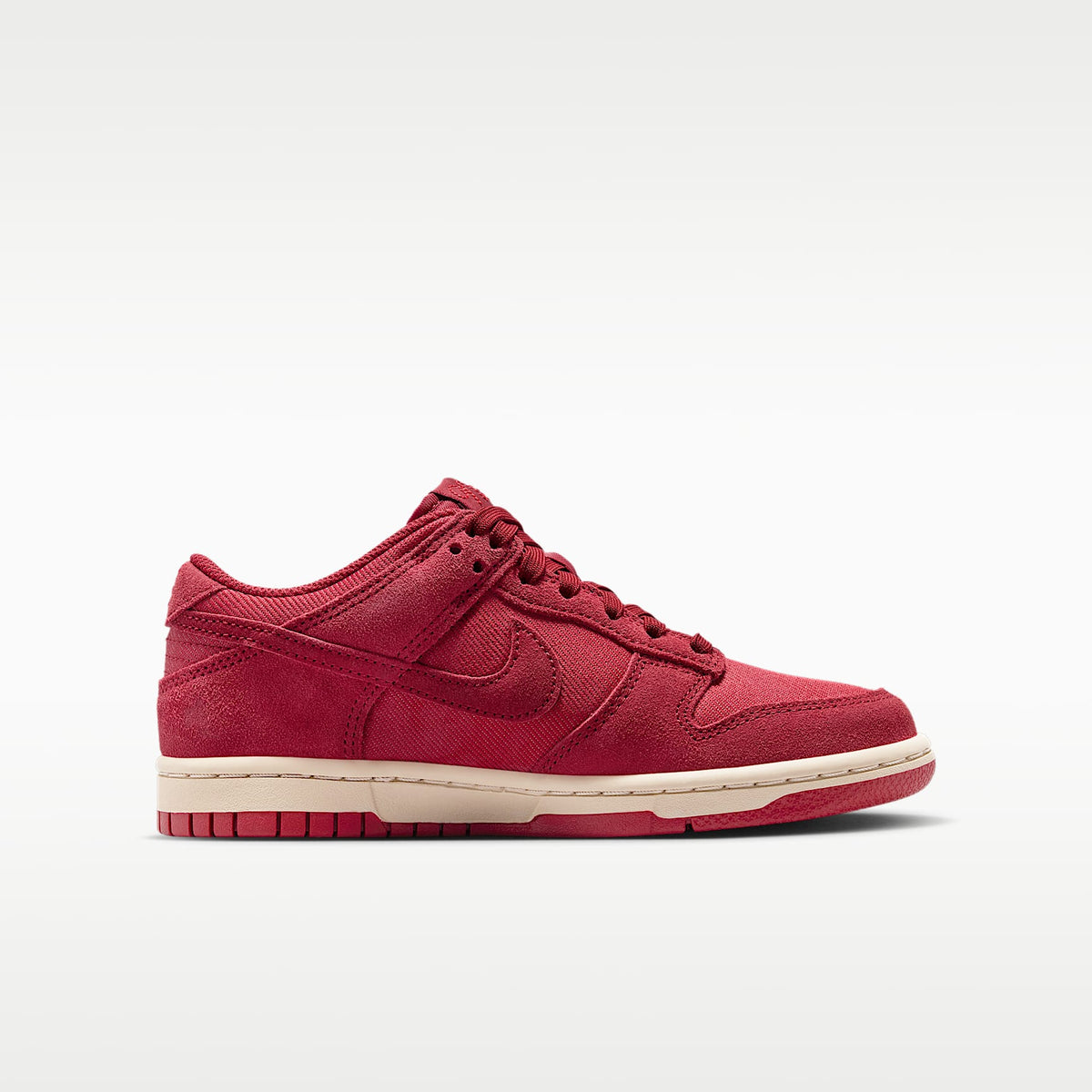 Nike Dunk Low SE – Carmesí team/Carmesí team/Duna/Carmesí team – vista 3