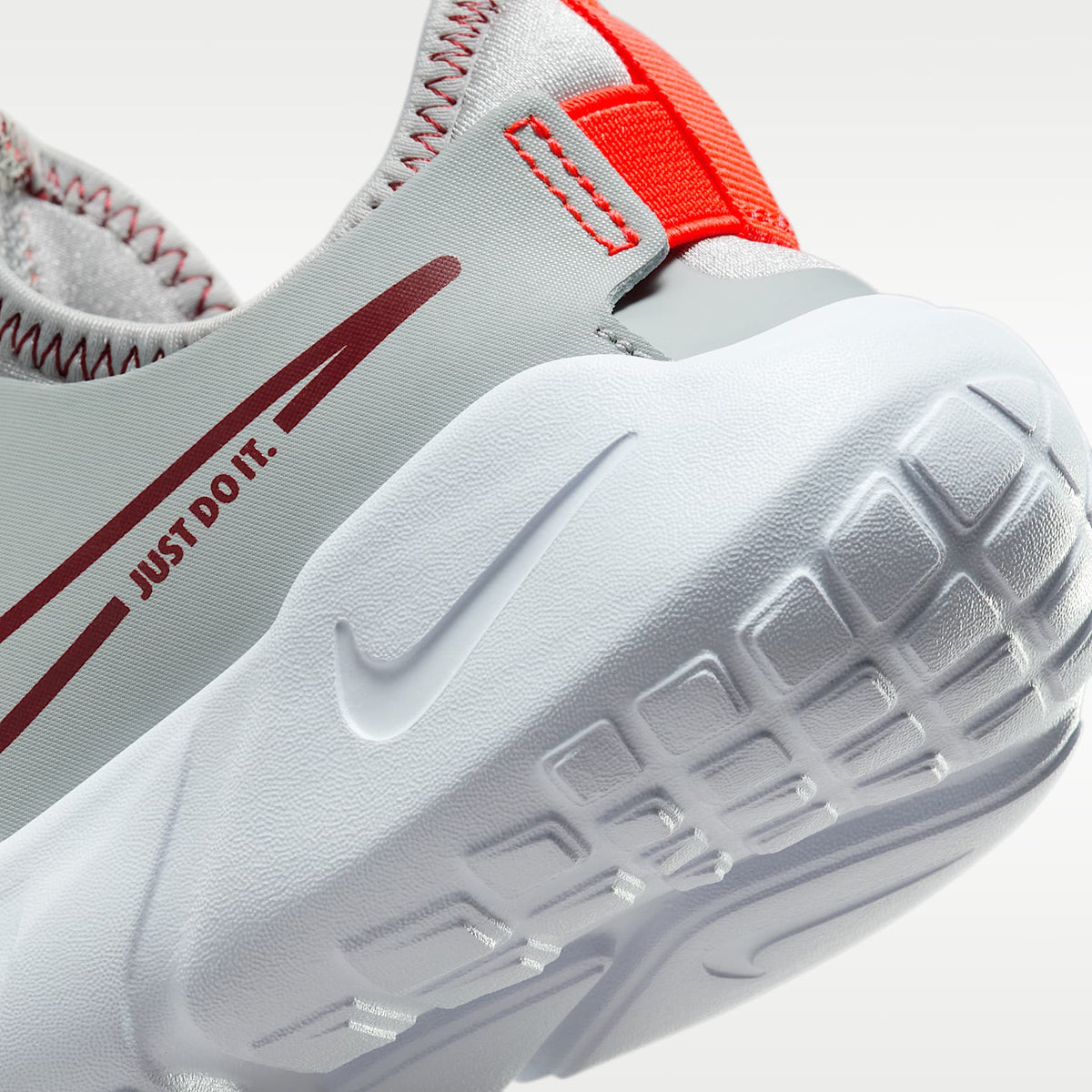 Nike Flex Runner 2 – Gris humo claro/Blanco/Carmesí brillante/Rojo team – vista 8