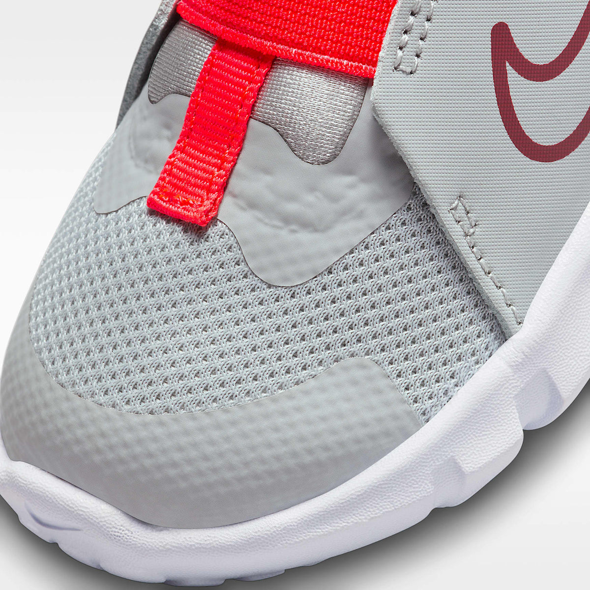 Nike Flex Runner 2 – Gris humo claro/Blanco/Carmesí brillante/Rojo team – vista 7