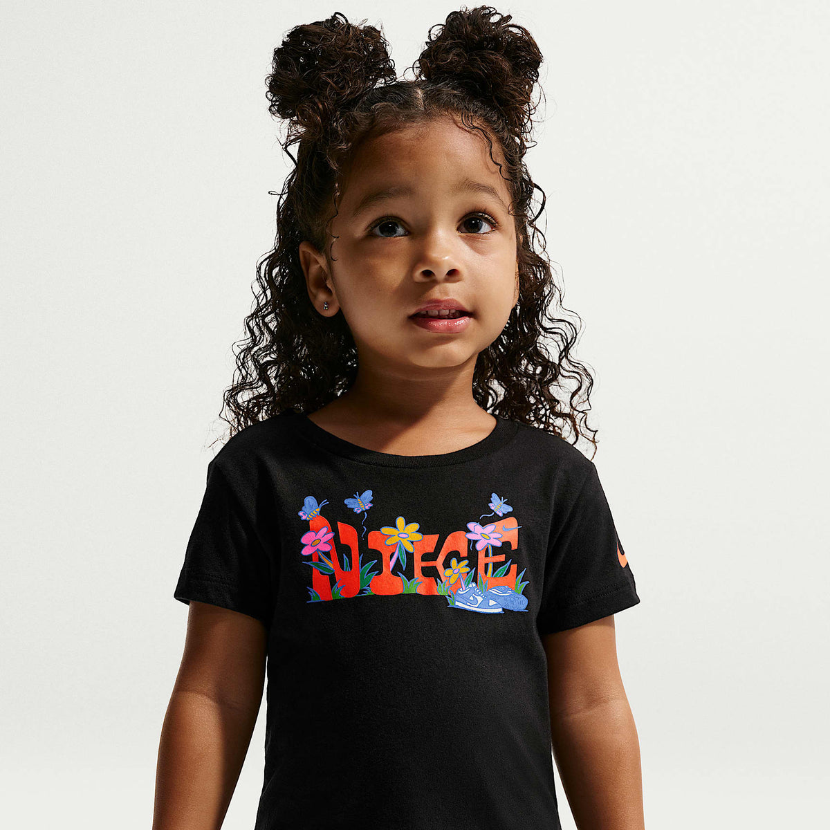 Playera de tela de punto floral infantil Nike – Negro – vista 1