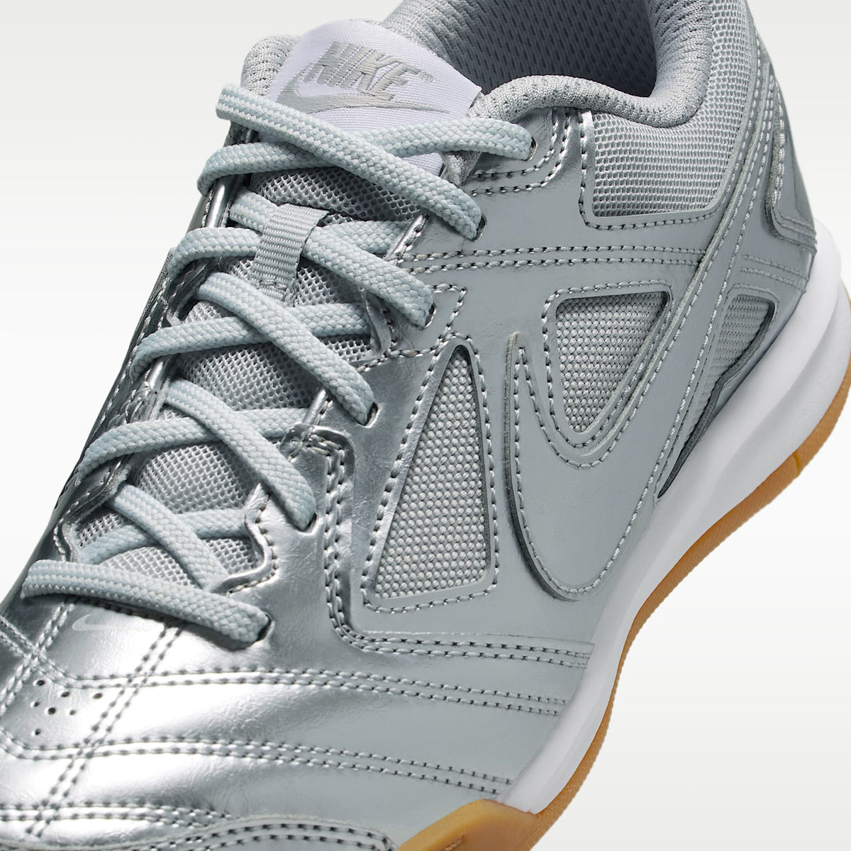 Nike Gato LV8 – Plata metalizado/Blanco/Marrón claro goma/Plata metalizado – vista 7