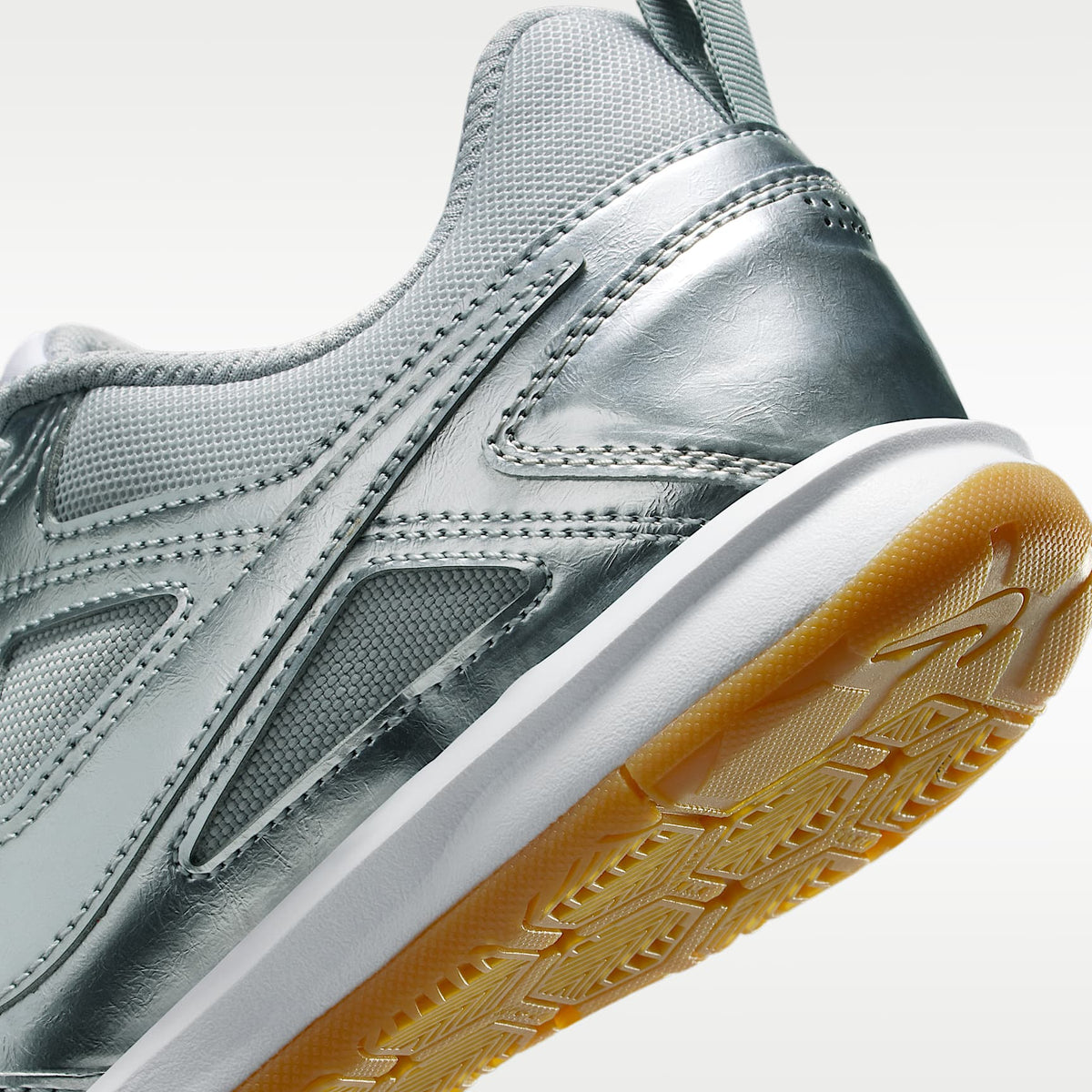 Nike Gato LV8 – Plata metalizado/Blanco/Marrón claro goma/Plata metalizado – vista 8