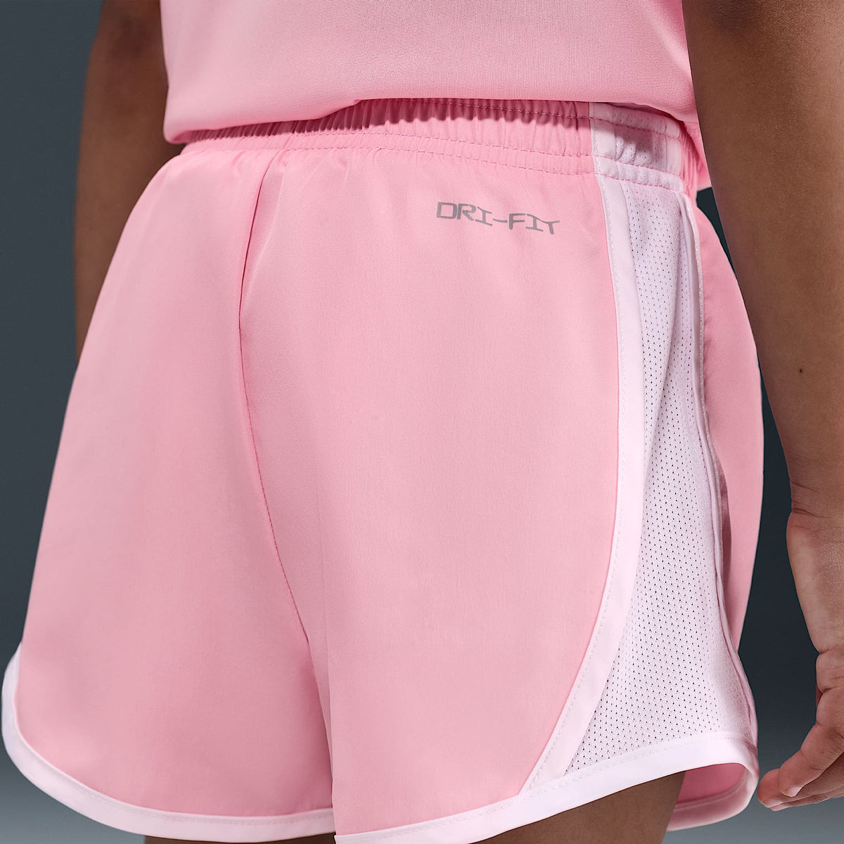 Shorts Dri-FIT Tempo para niños talla pequeña Nike – Rosa suave medio – vista 3