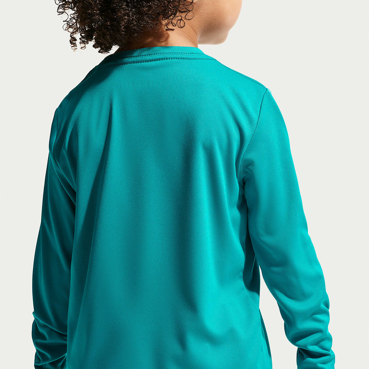 Playera de manga larga Dri-FIT con gráfico infantil Nike – Energía – vista 2
