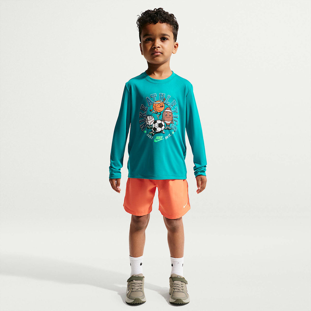 Playera de manga larga Dri-FIT con gráfico para niños talla pequeña Nike – Energía – vista 4