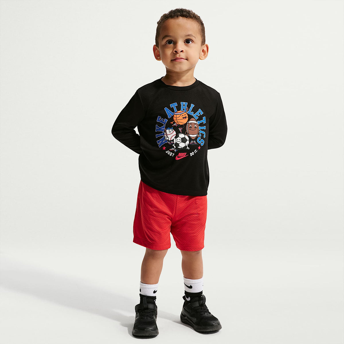 Playera de manga larga Dri-FIT con gráfico infantil Nike – Negro – vista 4