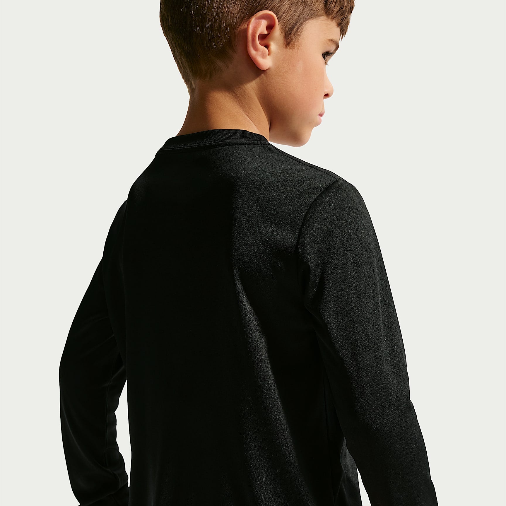 Playera de manga larga Dri-FIT con gráfico para niños talla pequeña Nike – Negro – vista 2