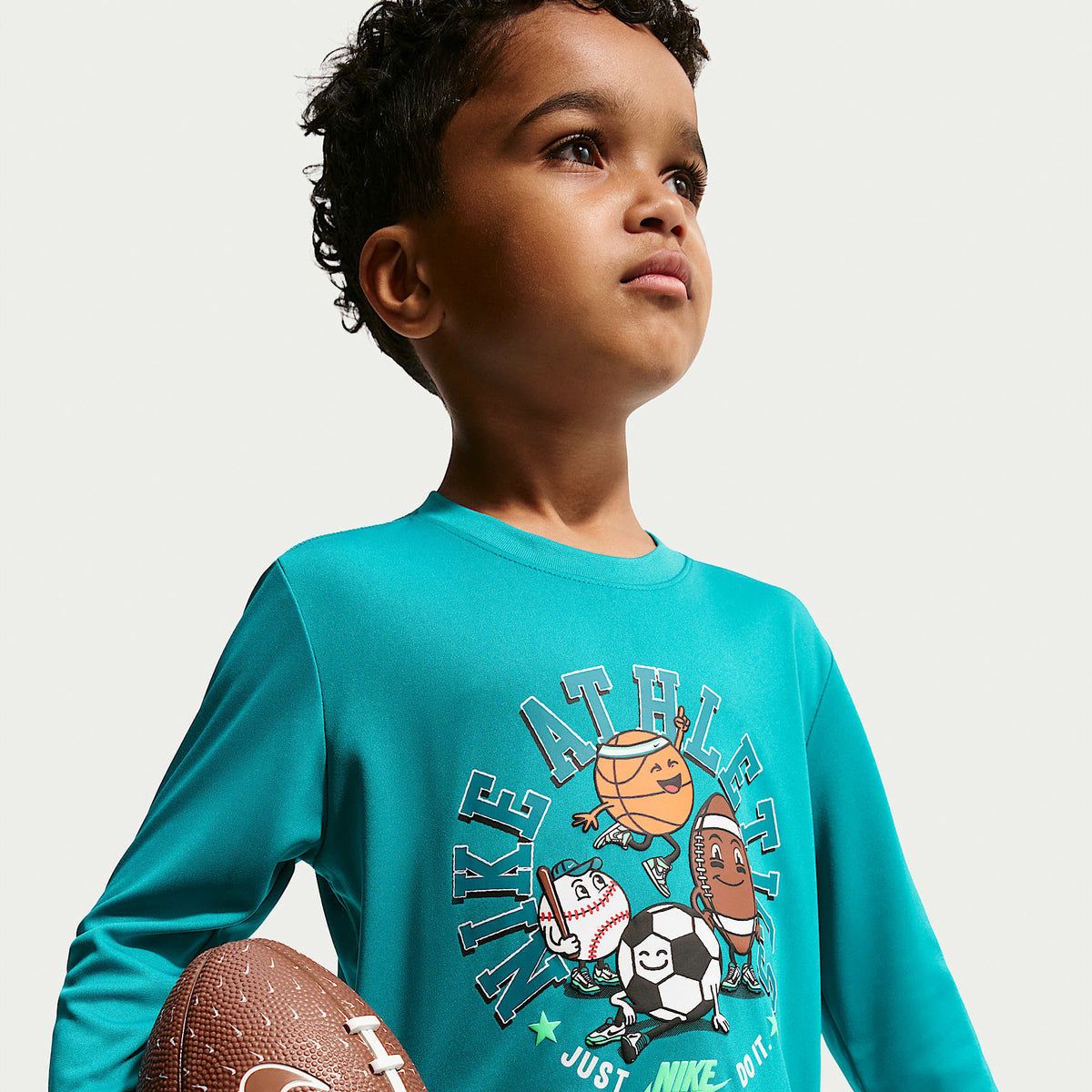 Playera de manga larga Dri-FIT con gráfico para niños talla pequeña Nike – Energía – vista 3