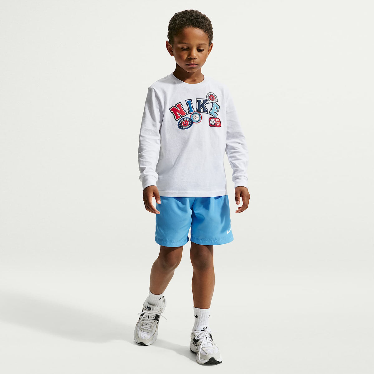Playera de manga larga con gráfico para niños talla pequeña Nike – Blanco – vista 4