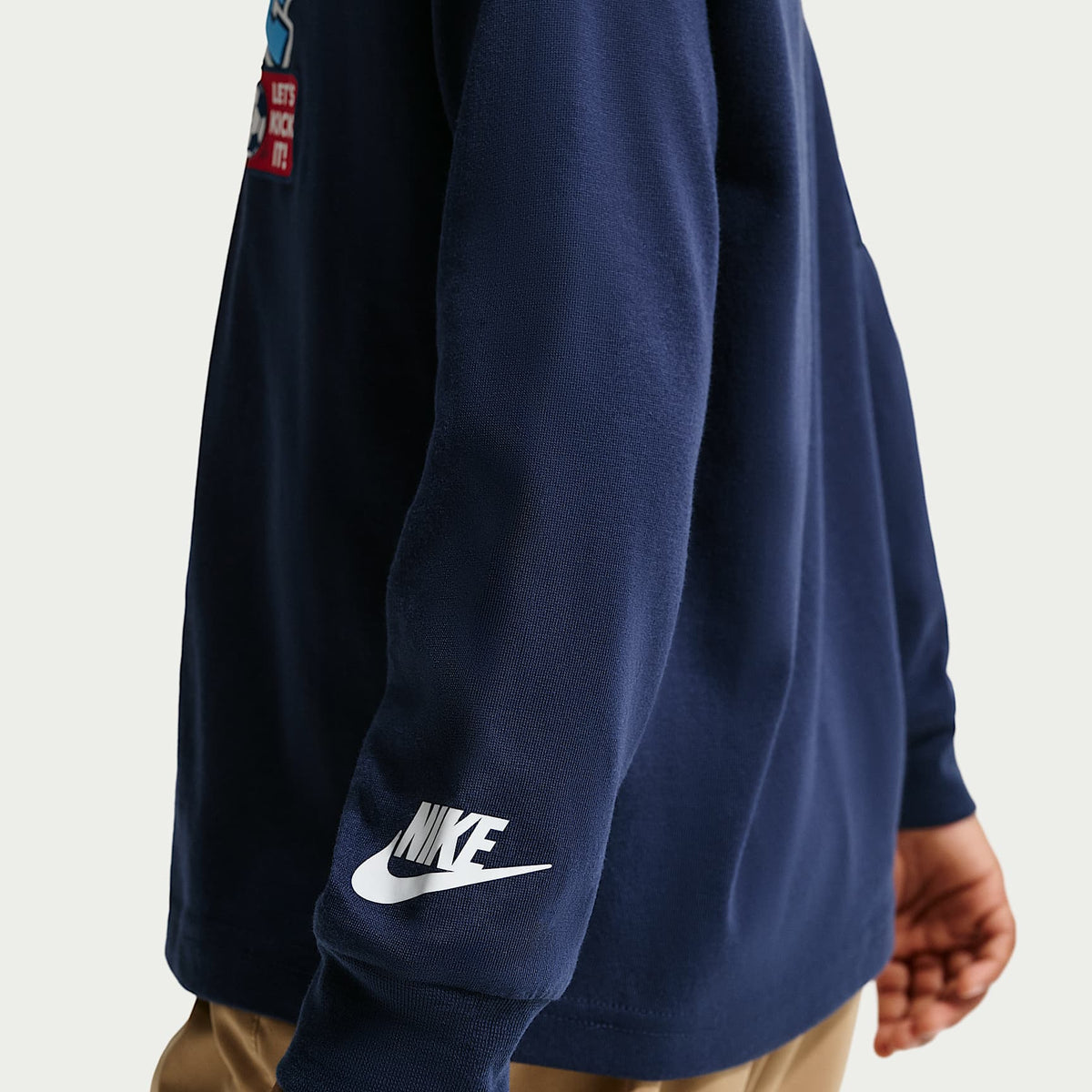 Playera de manga larga con gráfico para niños talla pequeña Nike – Azul marino medianoche – vista 2
