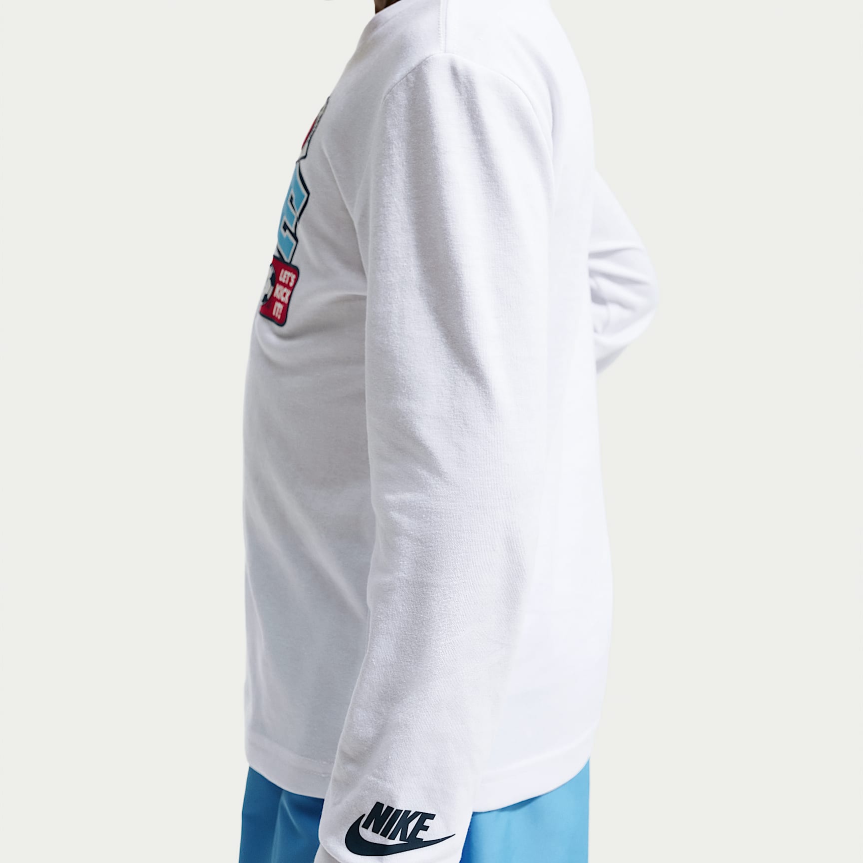 Playera de manga larga con gráfico para niños talla pequeña Nike – Blanco – vista 2